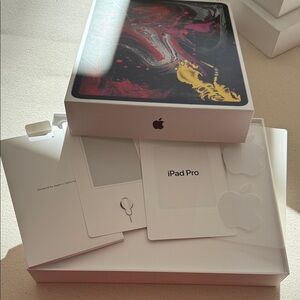 JUST THE BOX - Apple iPad Pro - White and Black